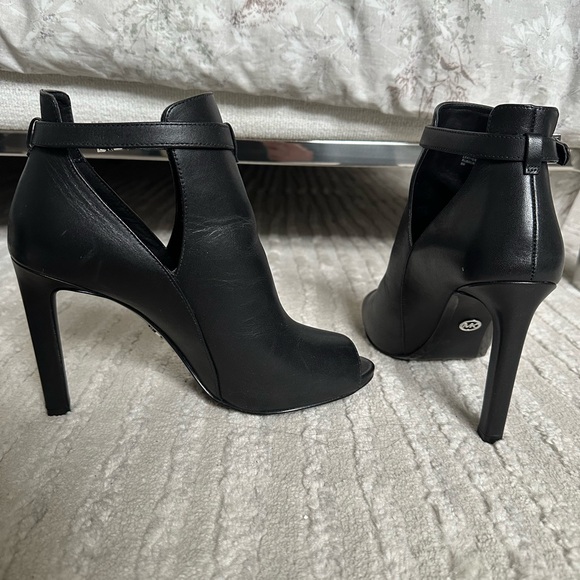 Micheal Kors Heels - Picture 4 of 6